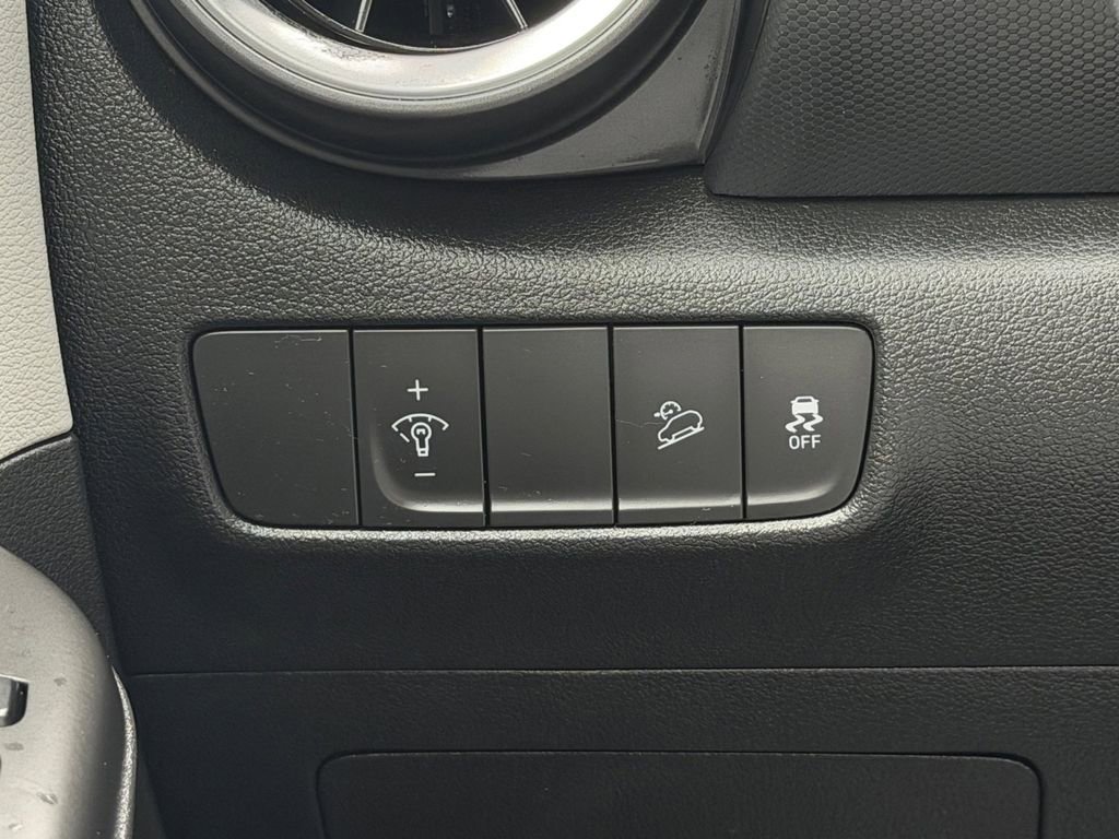 Certified 2023 Hyundai Kona SEL AWD/4WD image 19