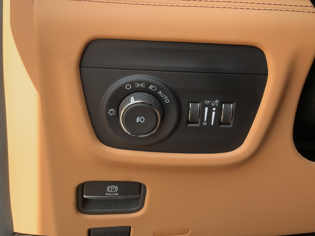 Used 2024 Jeep Grand Cherokee Summit AWD/4WD image 22