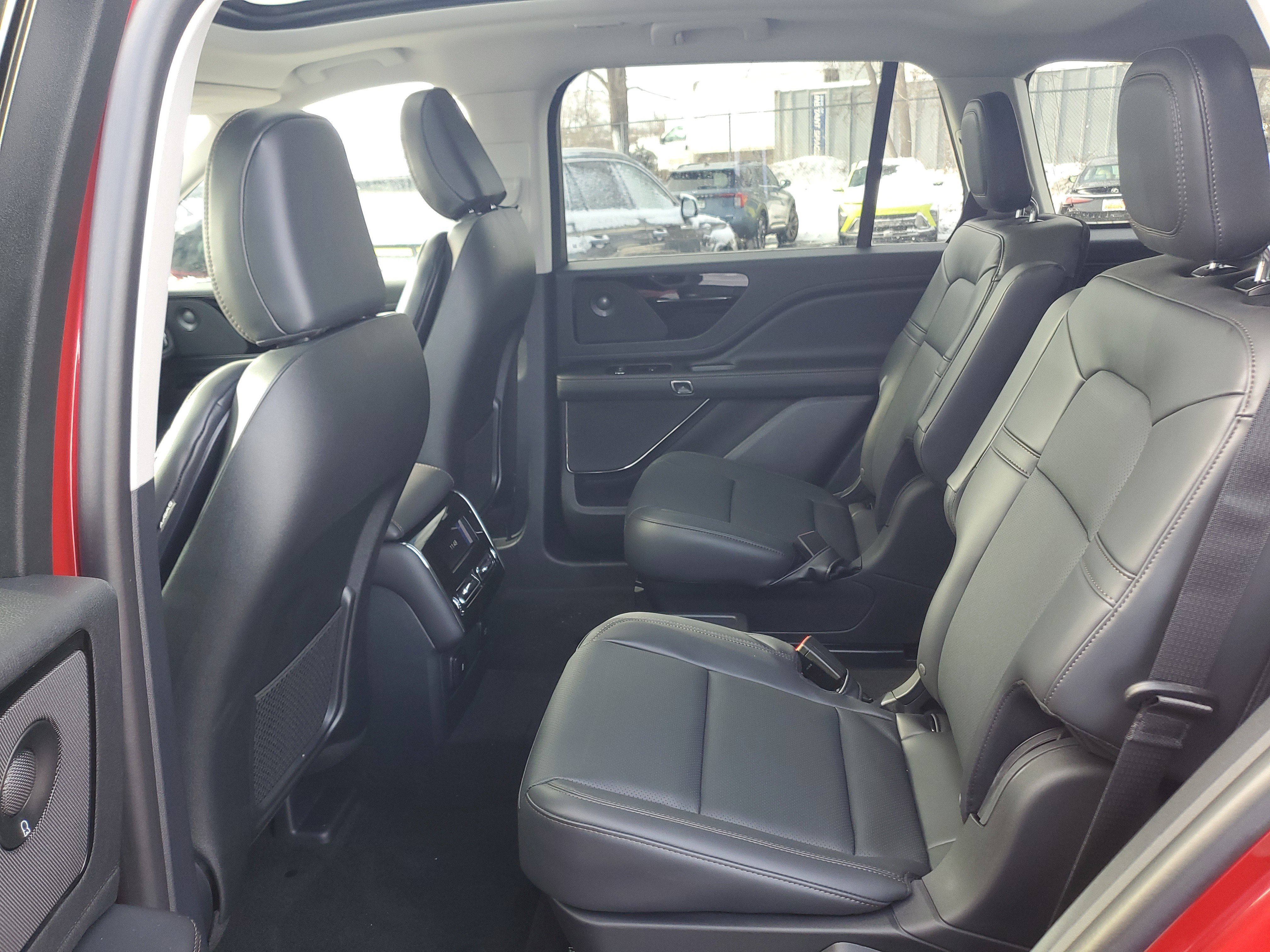 New 2025 Lincoln Aviator AWD w/ Jet Appearance Package image 23