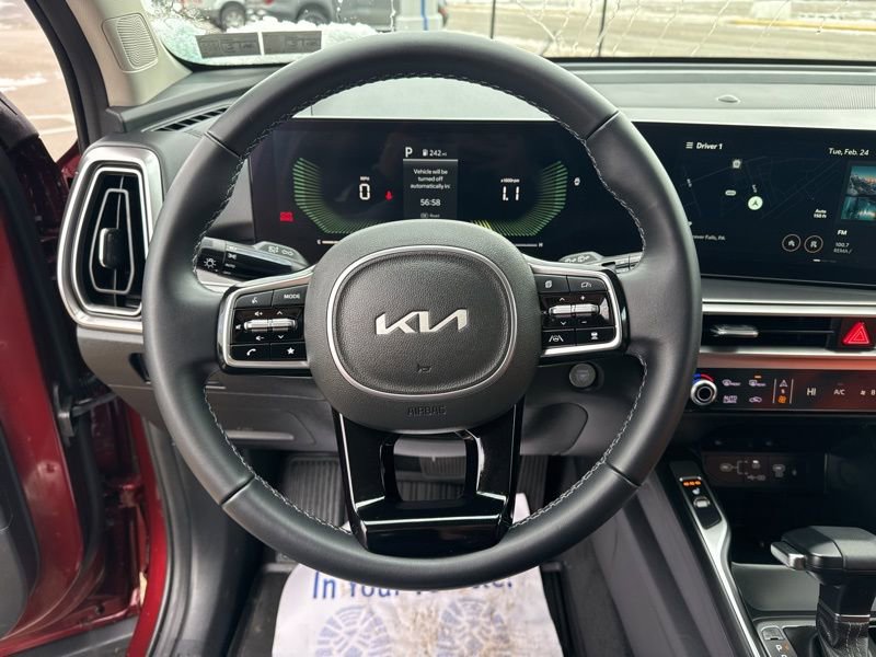 Used 2025 Kia Sorento S image 29