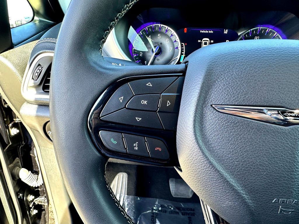 Used 2024 Chrysler Pacifica Touring FWD image 15