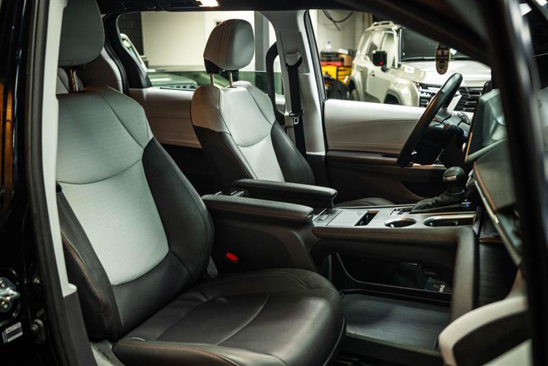 Used 2024 Toyota Sienna XSE w/ XSE Plus Package FWD image 14