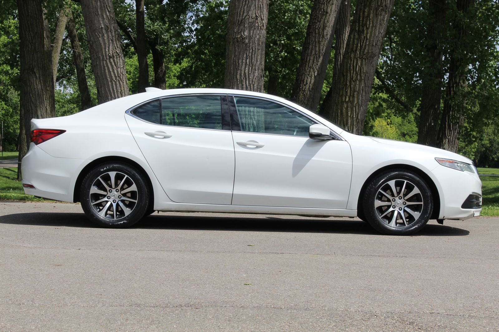 Used 2017 Acura TLX FWD image 8