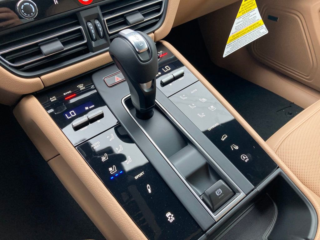 Used 2025 Porsche Macan AWD image 26