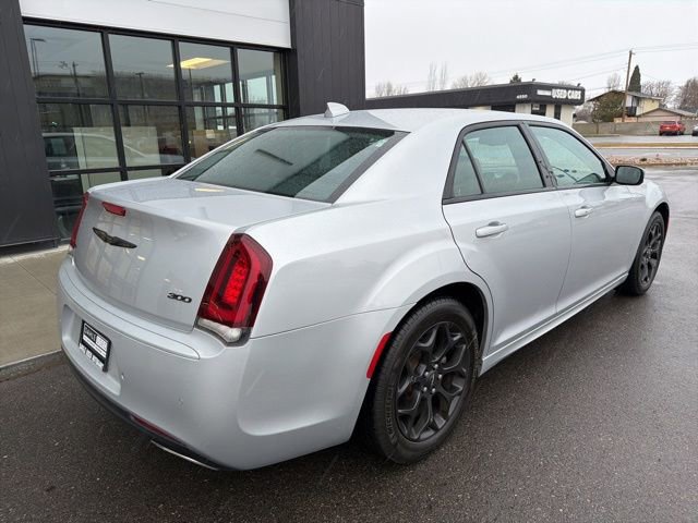 Used 2022 Chrysler 300 Touring L image 8