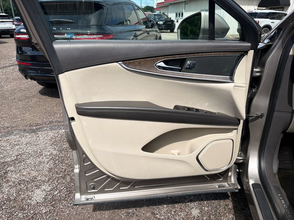 Used 2018 Lincoln MKX Reserve w/ Lincoln MKX Climate Package FWD image 12