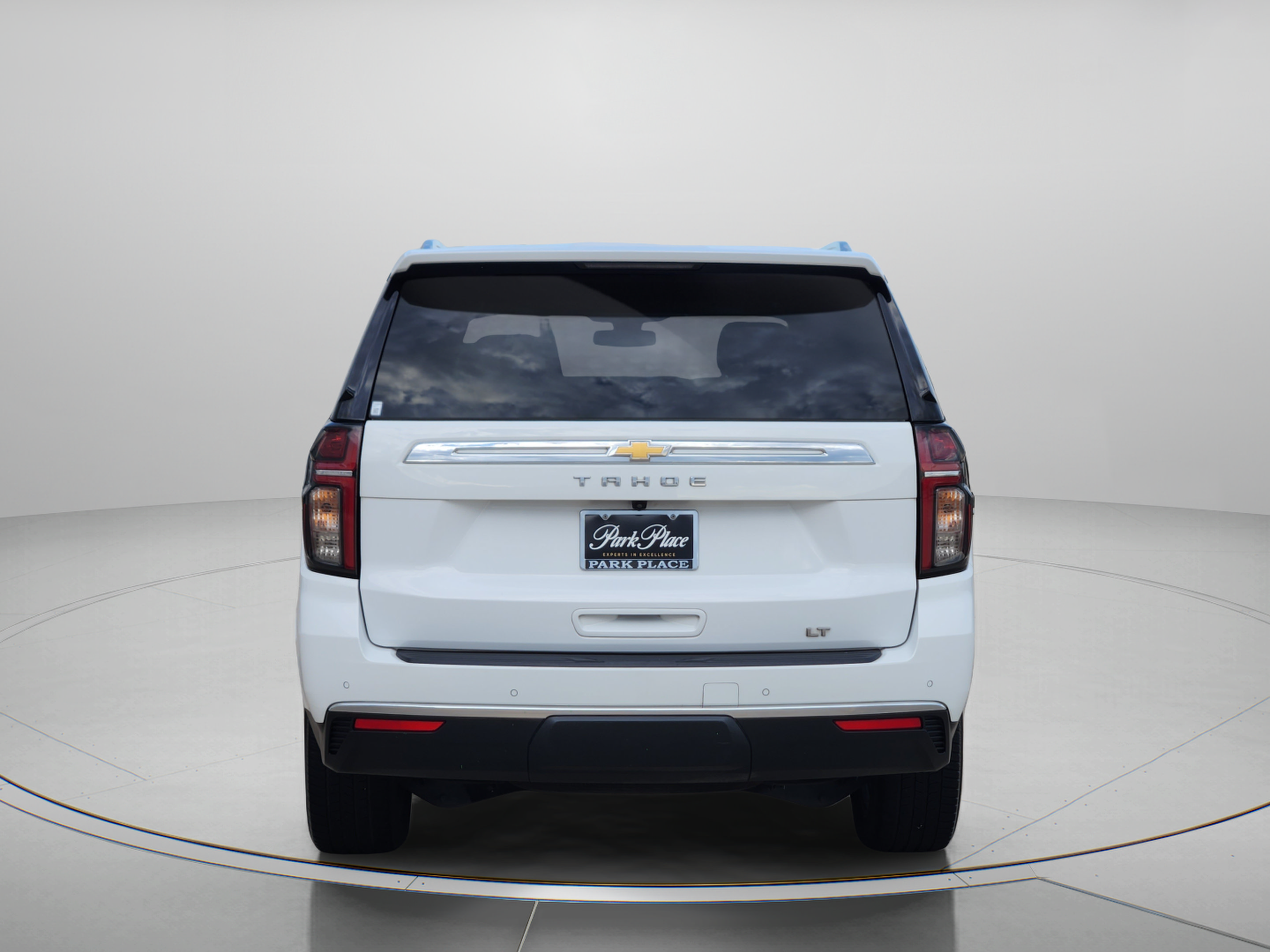 Used 2022 Chevrolet Tahoe LT w/ Luxury Package RWD image 4