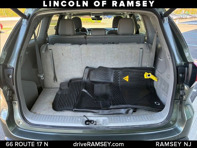 Used 2017 Toyota Highlander XLE w/ Carpet Mat Package AWD/4WD image 6