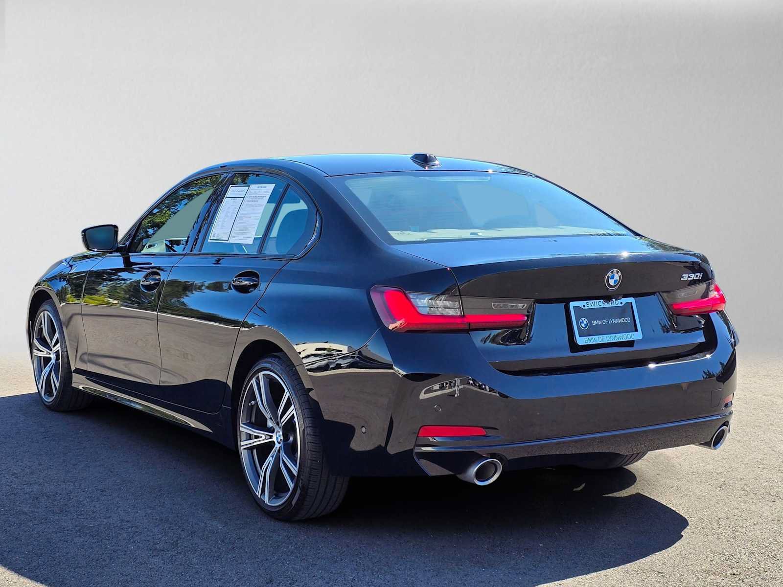 Used 2023 BMW 330i Sedan w/ Parking Assistance Package RWD image 5