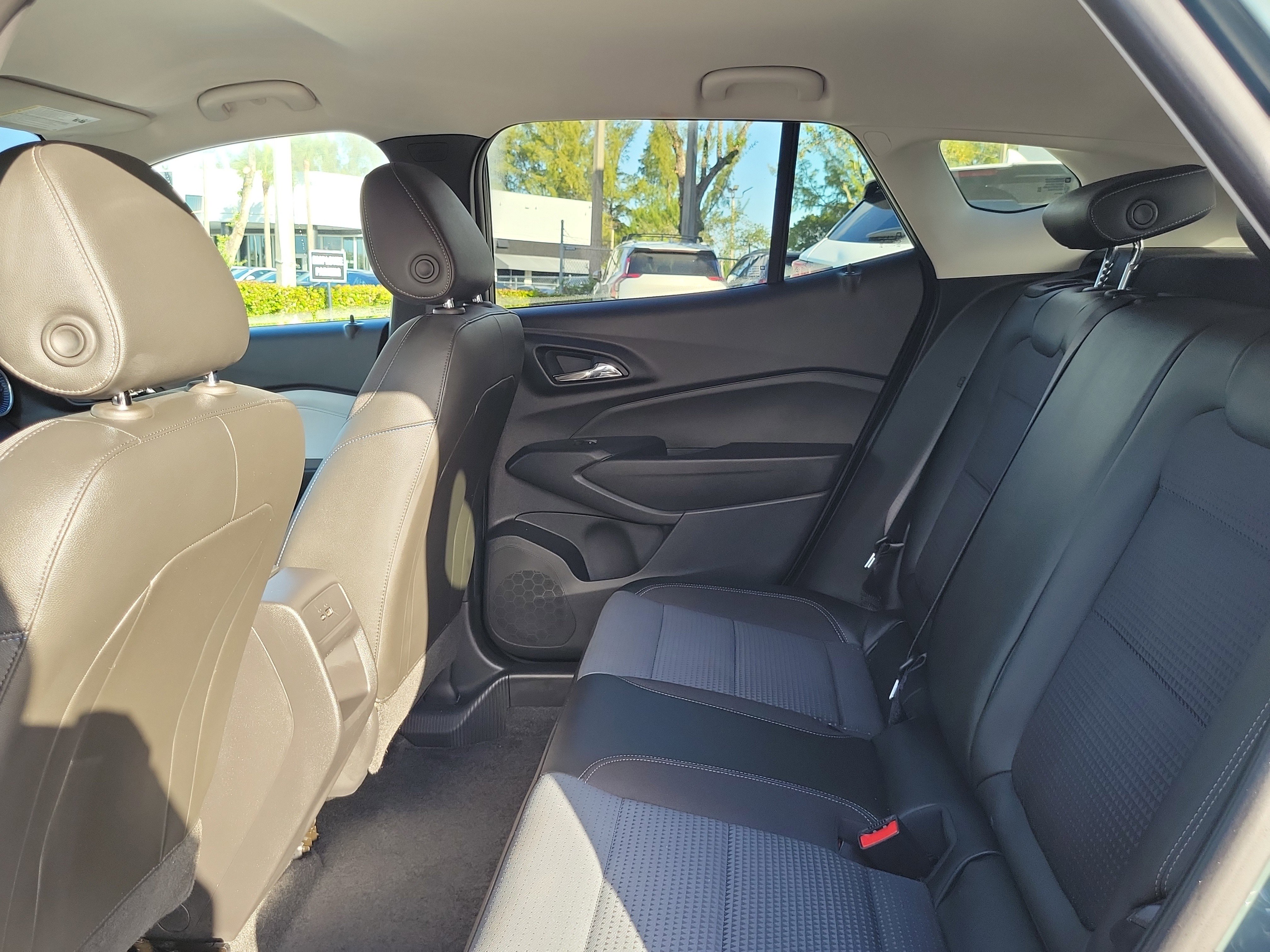 Used 2025 Chevrolet Trax LT image 13