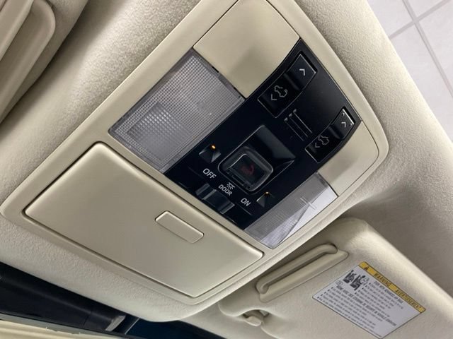Used 2023 Lexus GX 460 Premium w/ Accessory Package AWD/4WD image 22