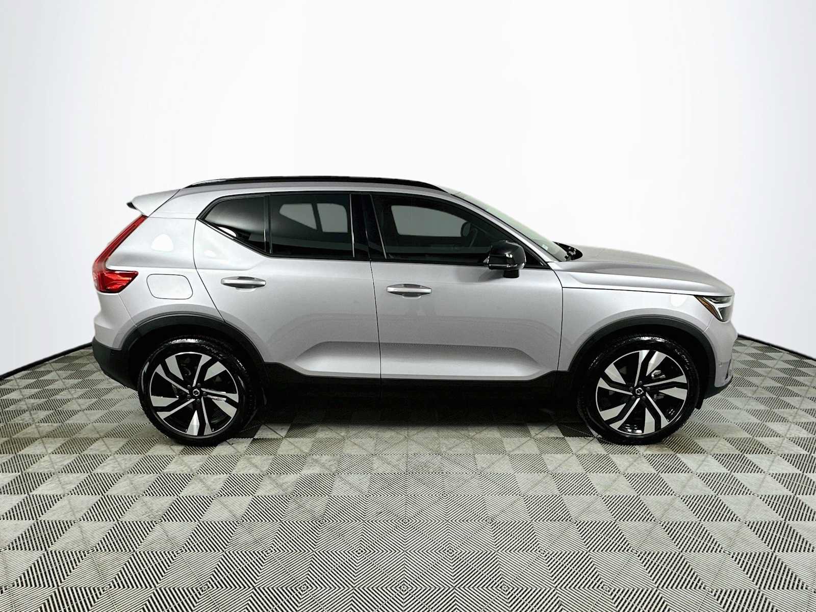 Used 2026 Volvo XC40 B5 Ultra w/ Climate Package AWD/4WD image 8