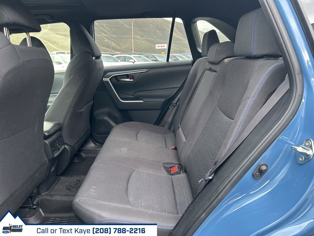 Used 2023 Toyota RAV4 SE w/ Convenience Package image 13