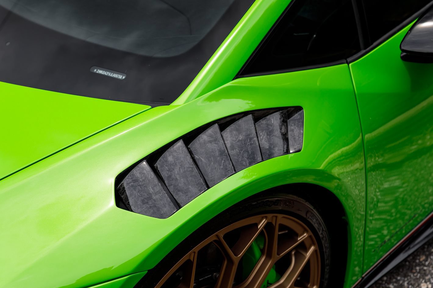 Used 2018 Lamborghini Huracan Performante AWD/4WD image 5