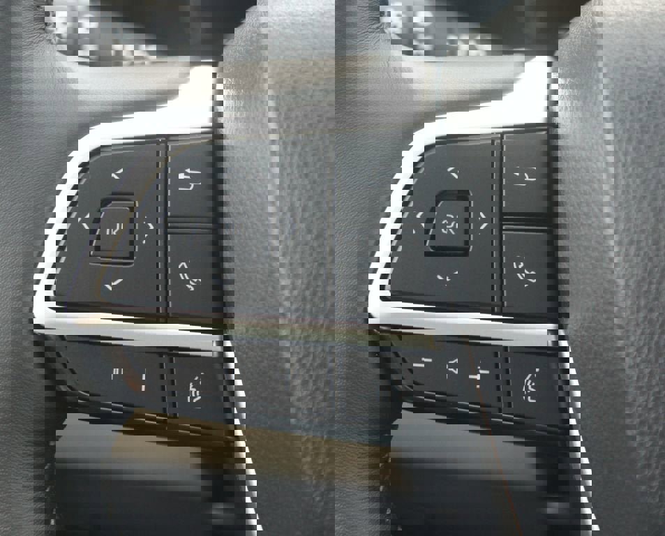 Certified 2025 Toyota Highlander Limited image 10