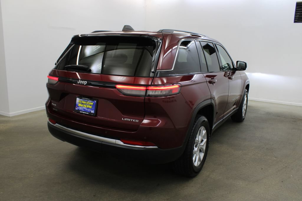 Used 2023 Jeep Grand Cherokee Limited w/ Trailer Tow Prep Group (B) AWD/4WD image 5