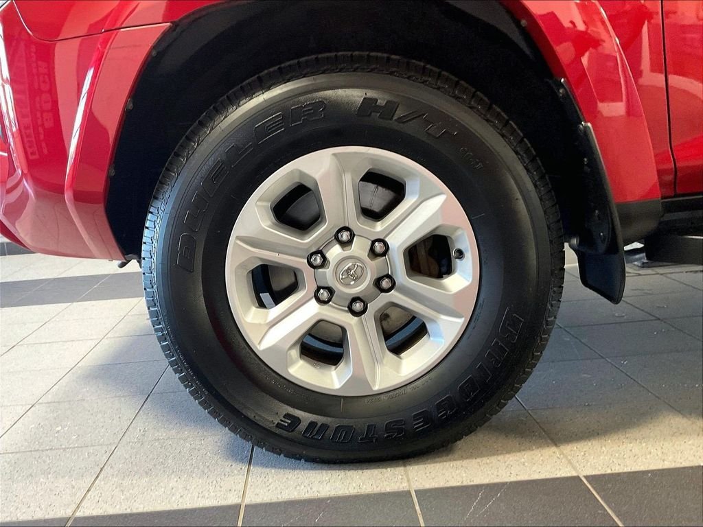 Used 2022 Toyota 4Runner SR5 AWD/4WD image 7