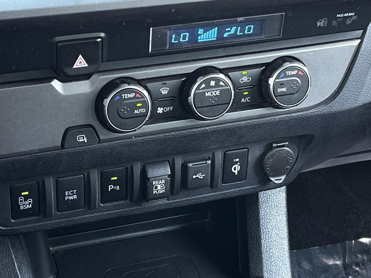 Used 2022 Toyota Tacoma TRD Sport w/ Technology Package RWD image 18