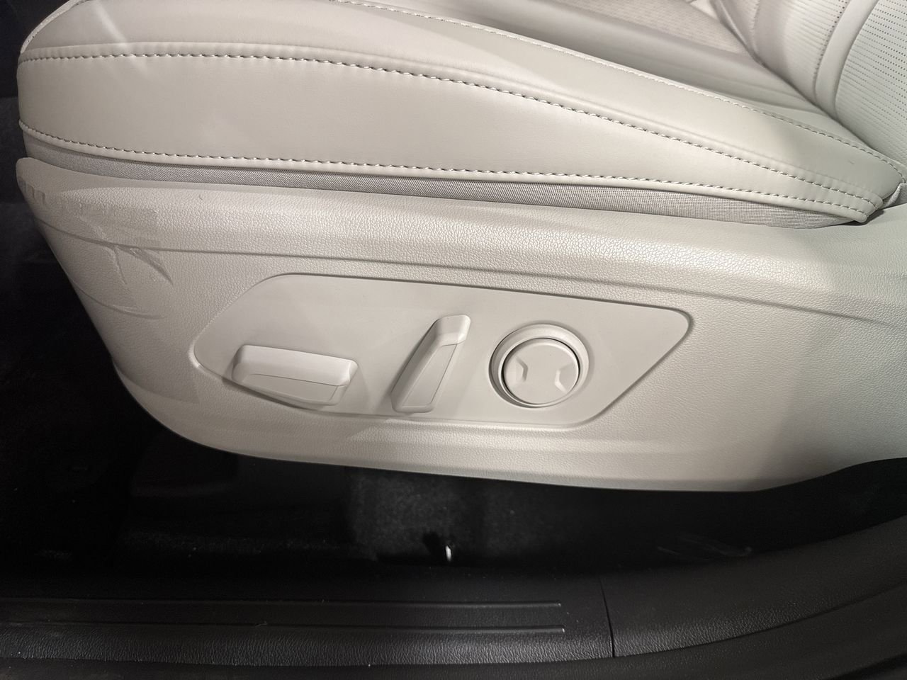 New 2025 Kia Sorento EX image 14