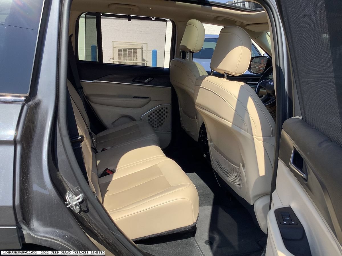 Used 2022 Jeep Grand Cherokee Limited w/ Luxury Tech Group II RWD image 9