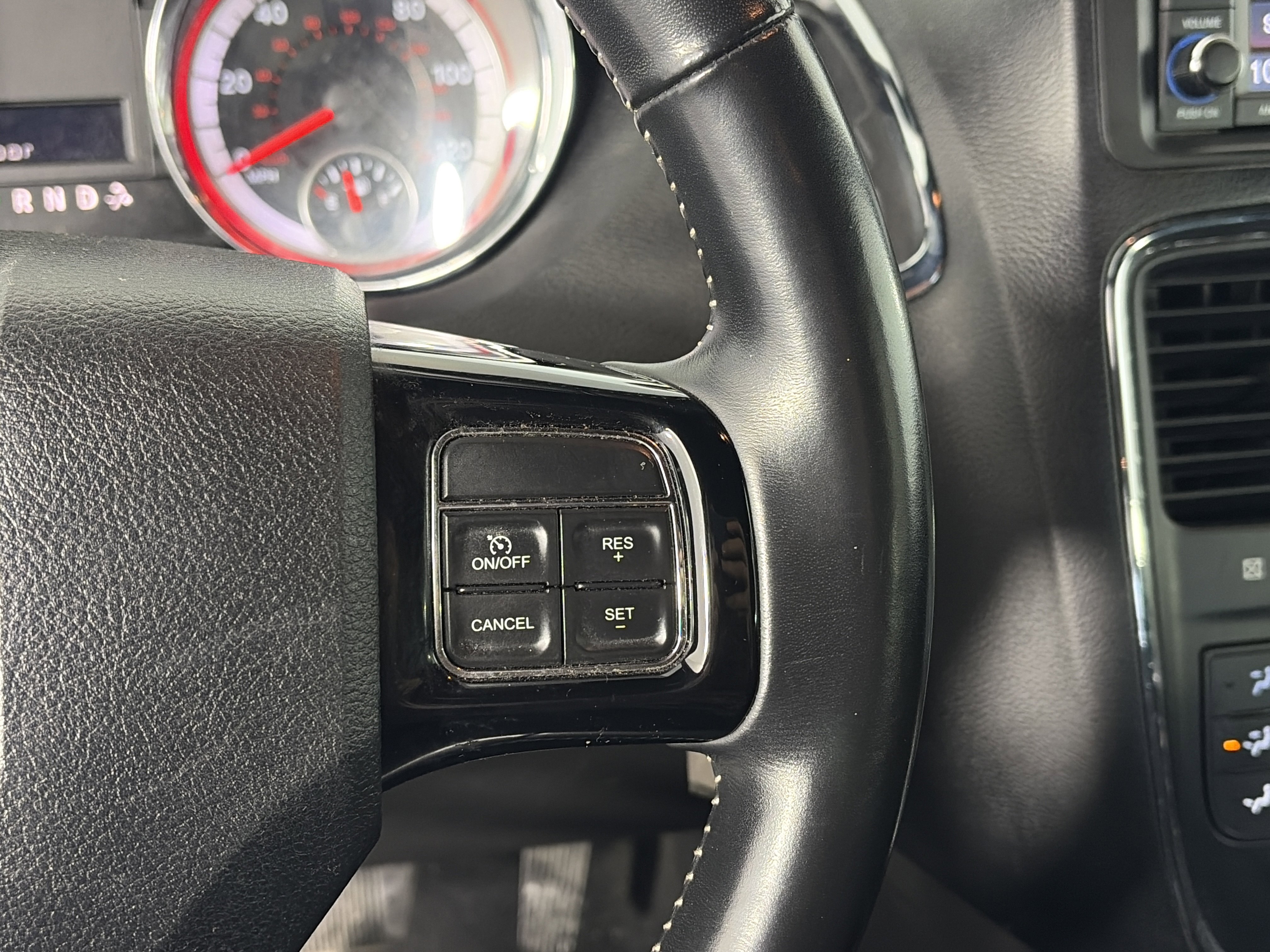 Used 2018 Dodge Grand Caravan SE image 25