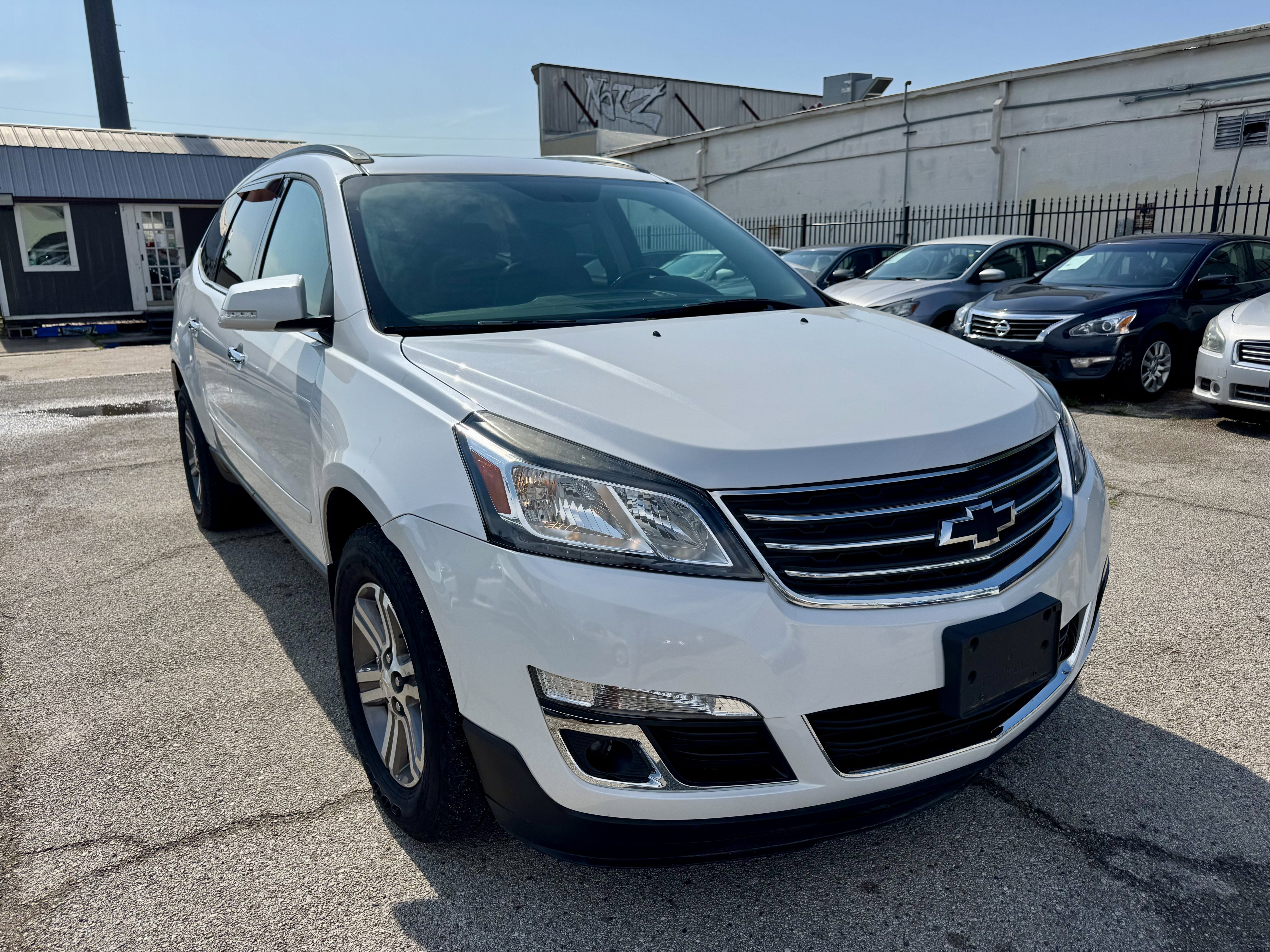 Used 2017 Chevrolet Traverse LT image 2