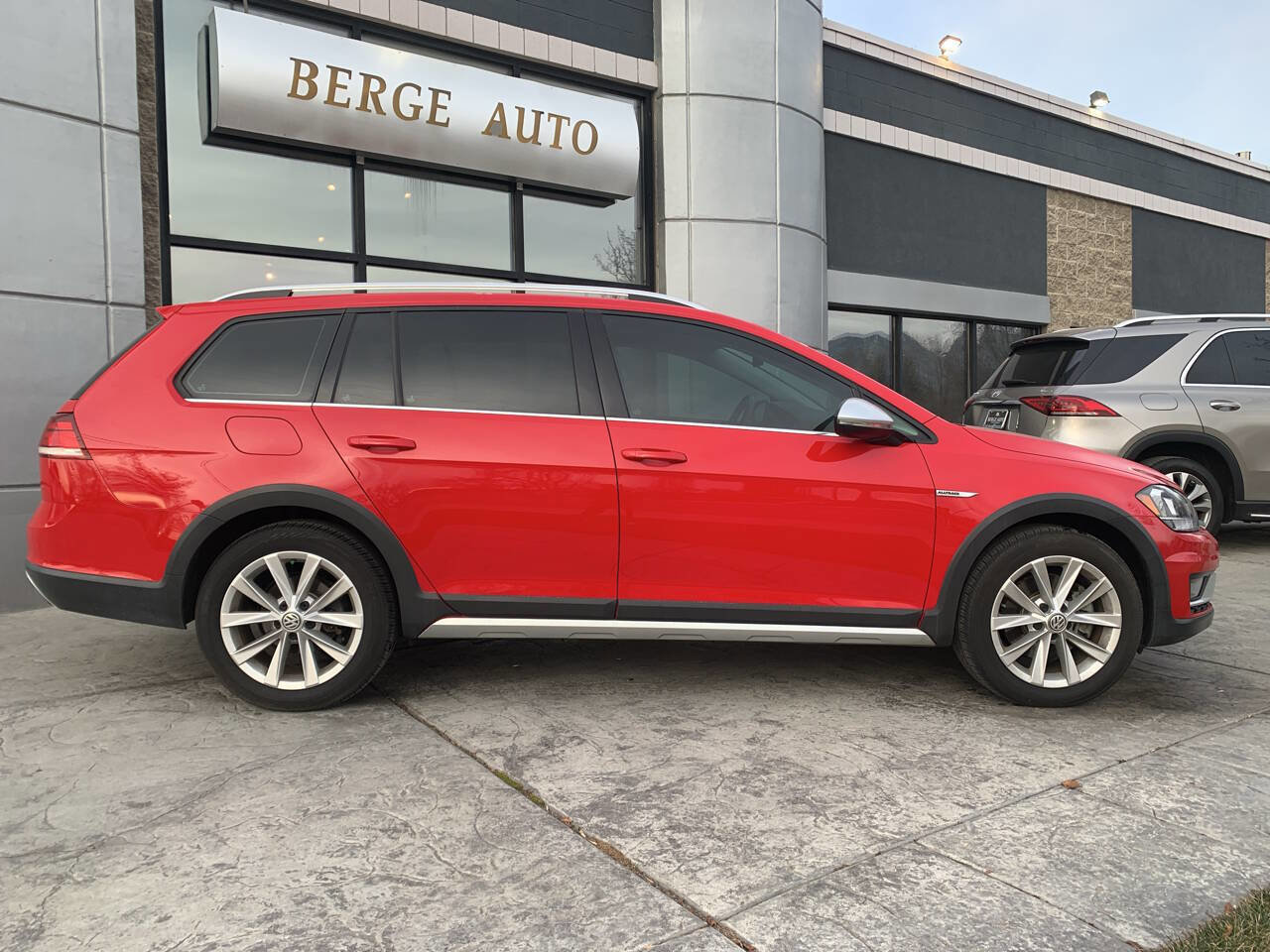 Used 2019 Volkswagen Golf Alltrack SE image 6