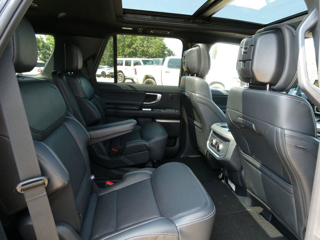New 2027 Ford Expedition Platinum w/ Stealth Appearance Package AWD/4WD image 13