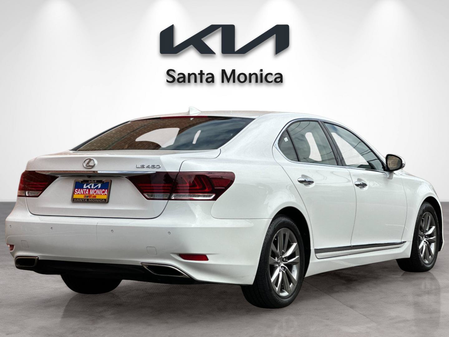 Used 2015 Lexus LS 460 w/ Comfort Package RWD image 6