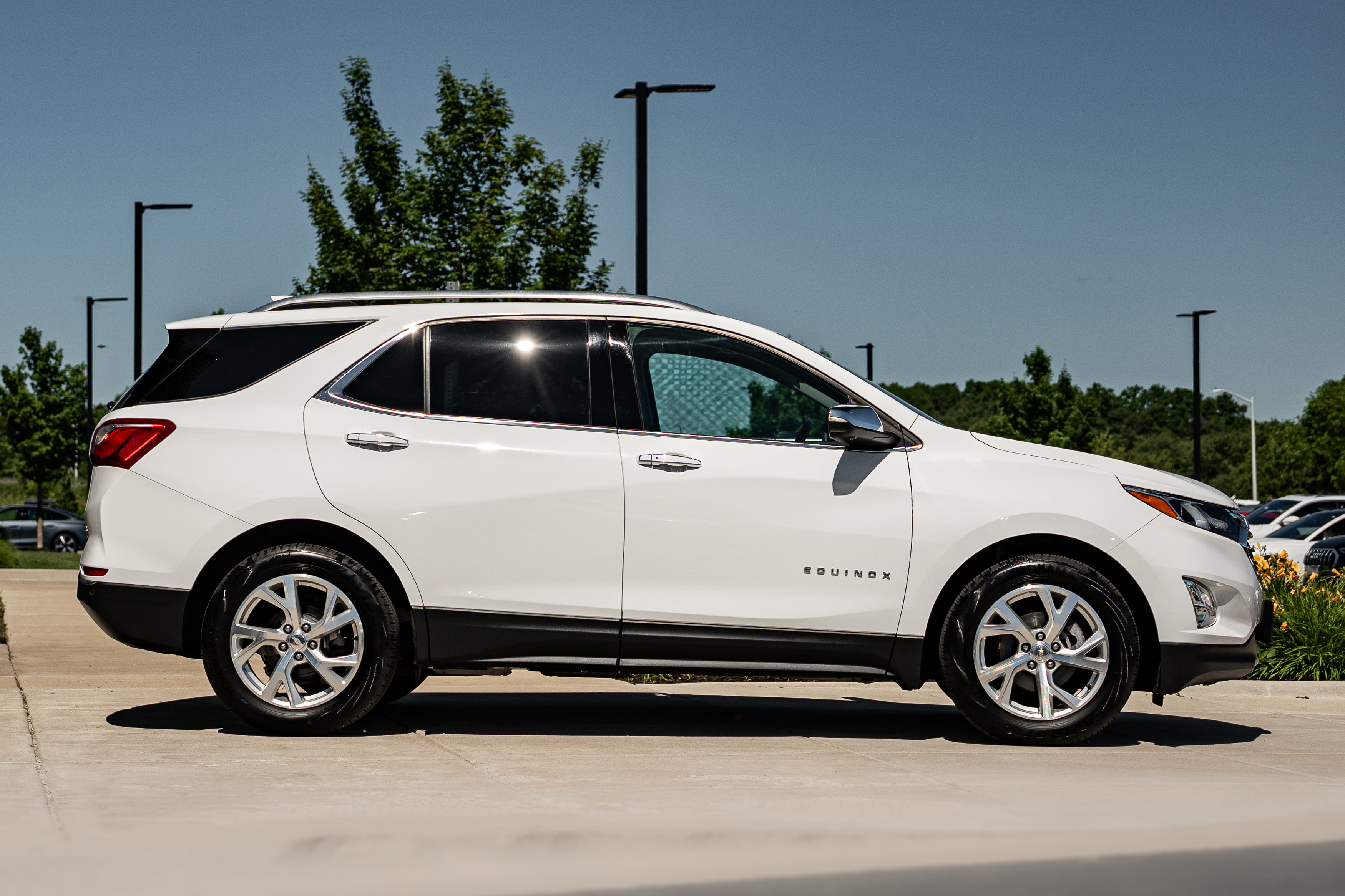 Used 2020 Chevrolet Equinox Premier FWD image 3