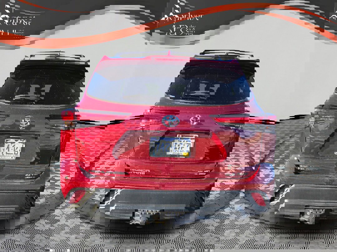 Used 2022 Toyota Highlander XLE image 6