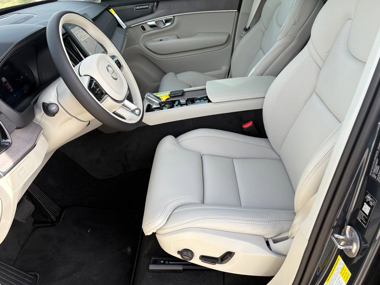 New 2026 Volvo XC90 B6 Ultra w/ Protection Package Premier AWD/4WD image 18