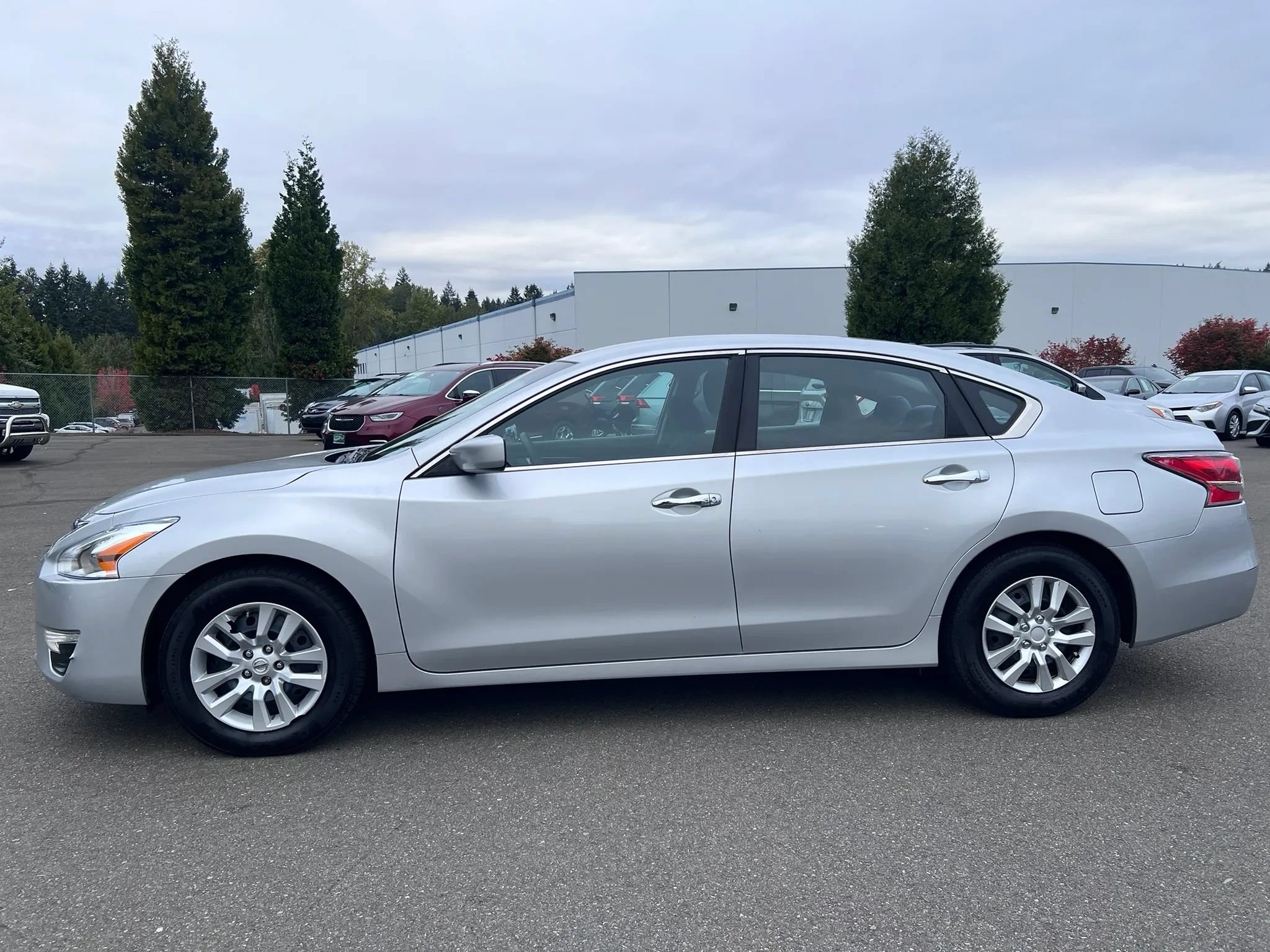 Used 2015 Nissan Altima 2.5 S w/ Power Driver Seat Package FWD image 4