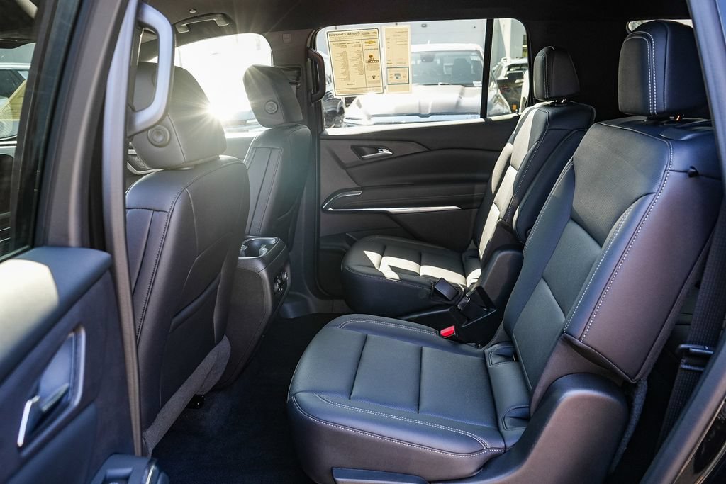 Used 2026 Chevrolet Traverse LT FWD image 16