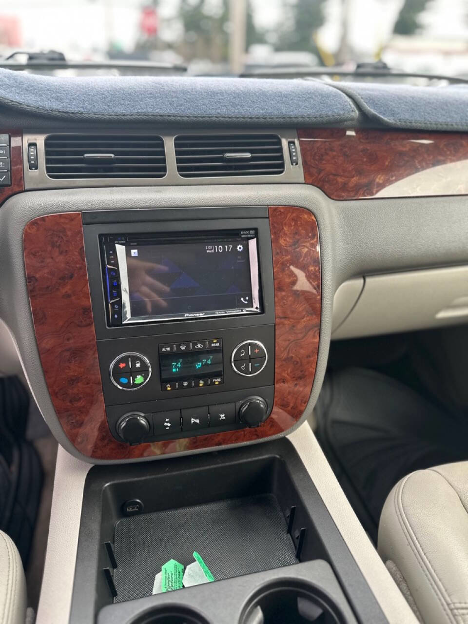 Used 2010 Chevrolet Suburban LT image 15