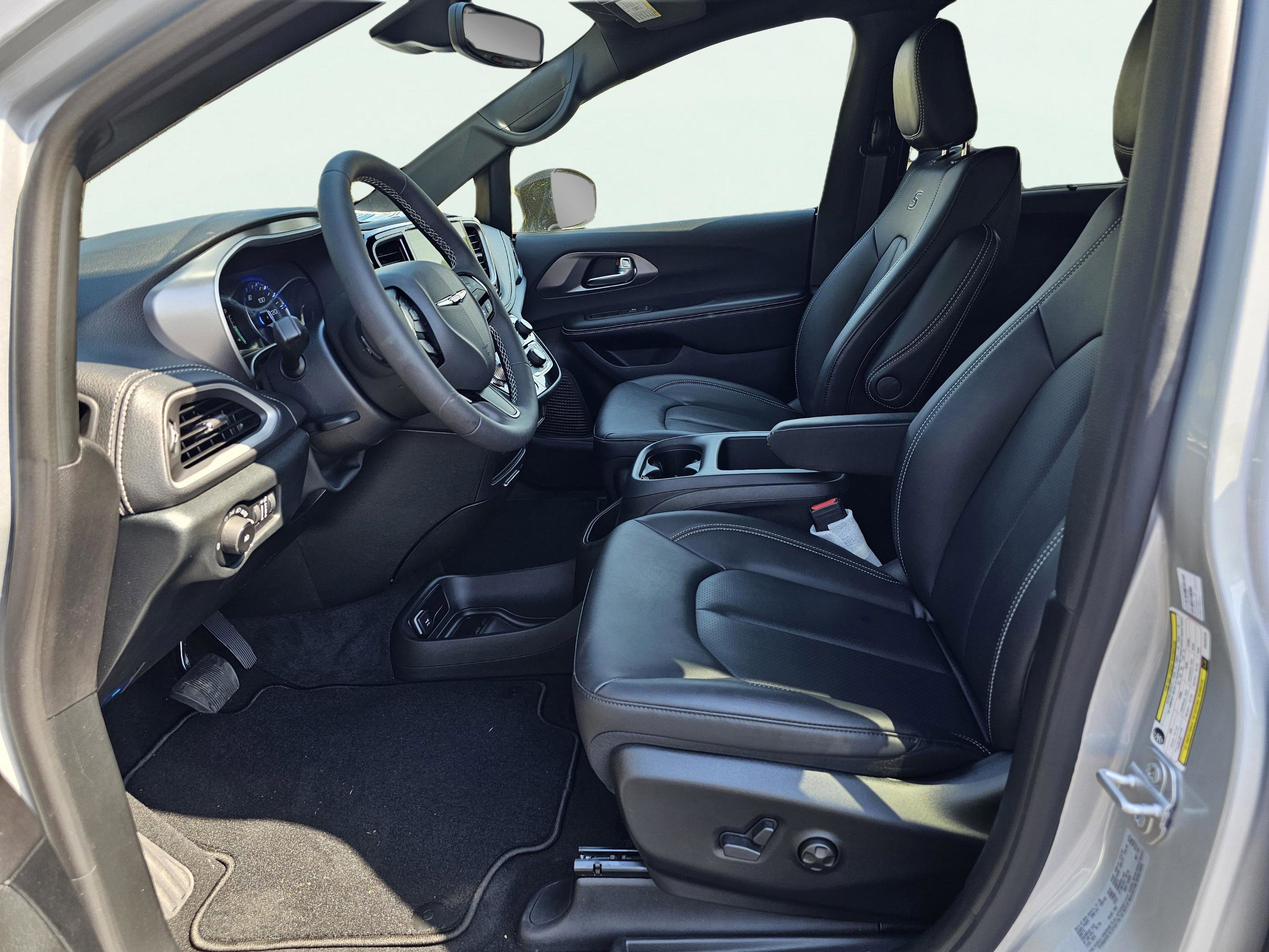 New 2026 Chrysler Pacifica Select w/ S Appearance Package image 17