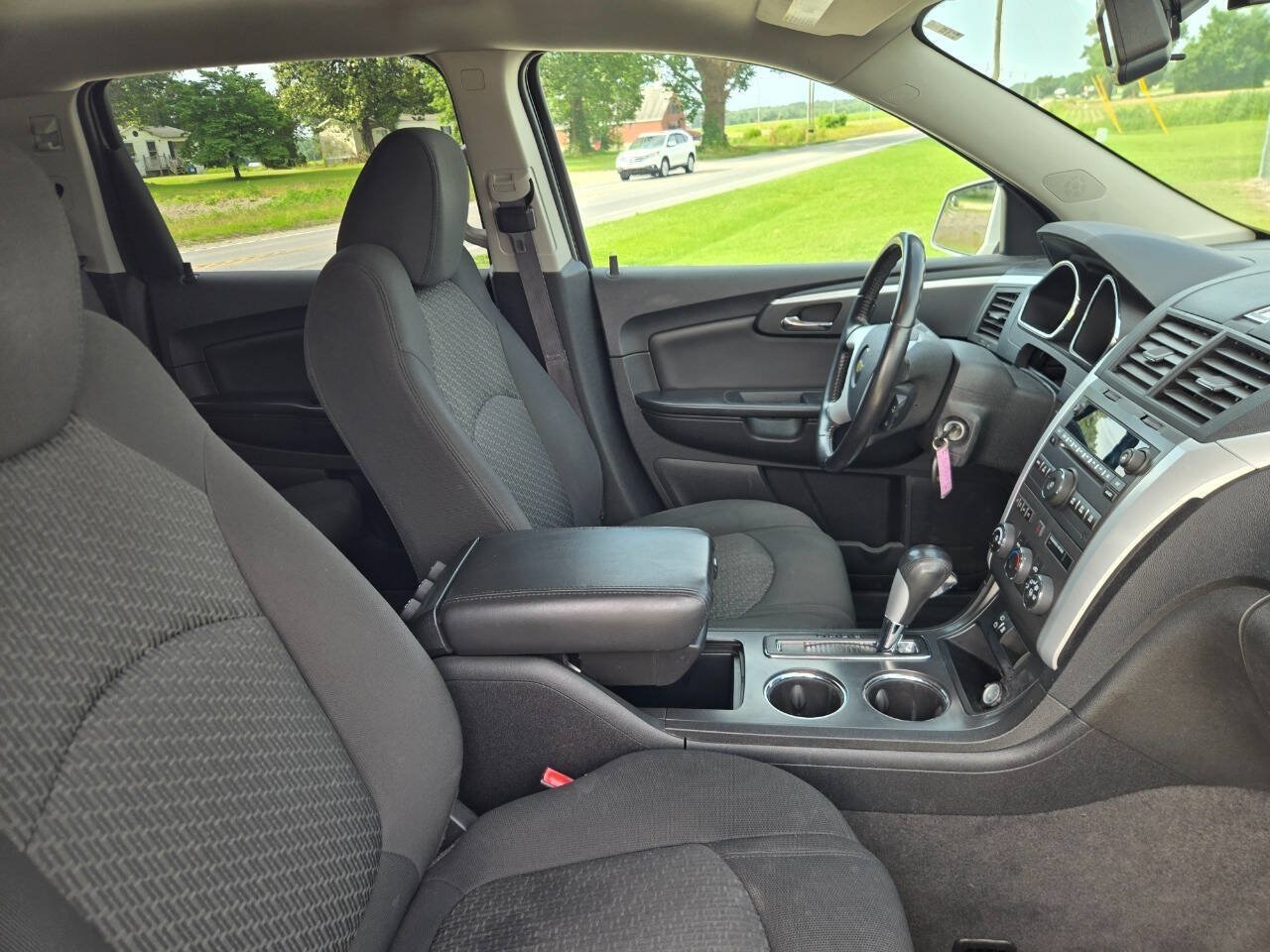 Used 2012 Chevrolet Traverse LT FWD image 17