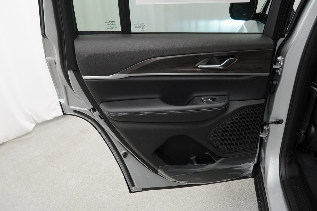 New 2025 Jeep Grand Cherokee Limited image 30