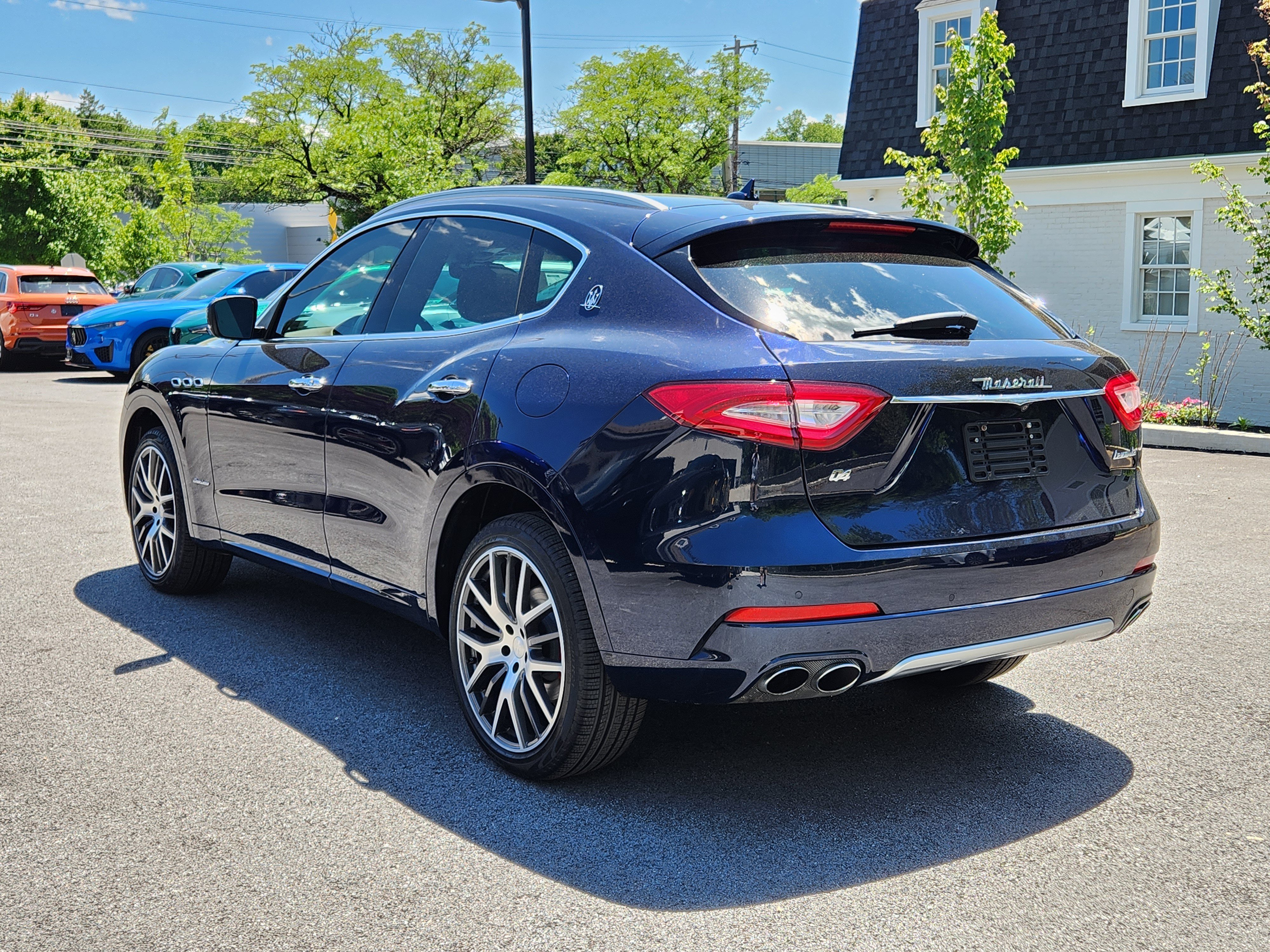 Used 2019 Maserati Levante GranLusso AWD/4WD image 3