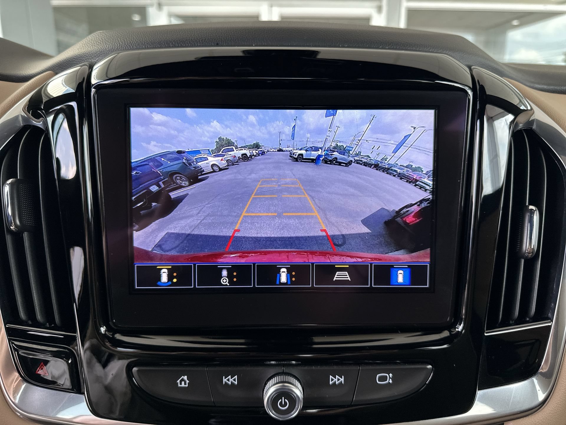 Certified 2023 Chevrolet Traverse Premier FWD image 15