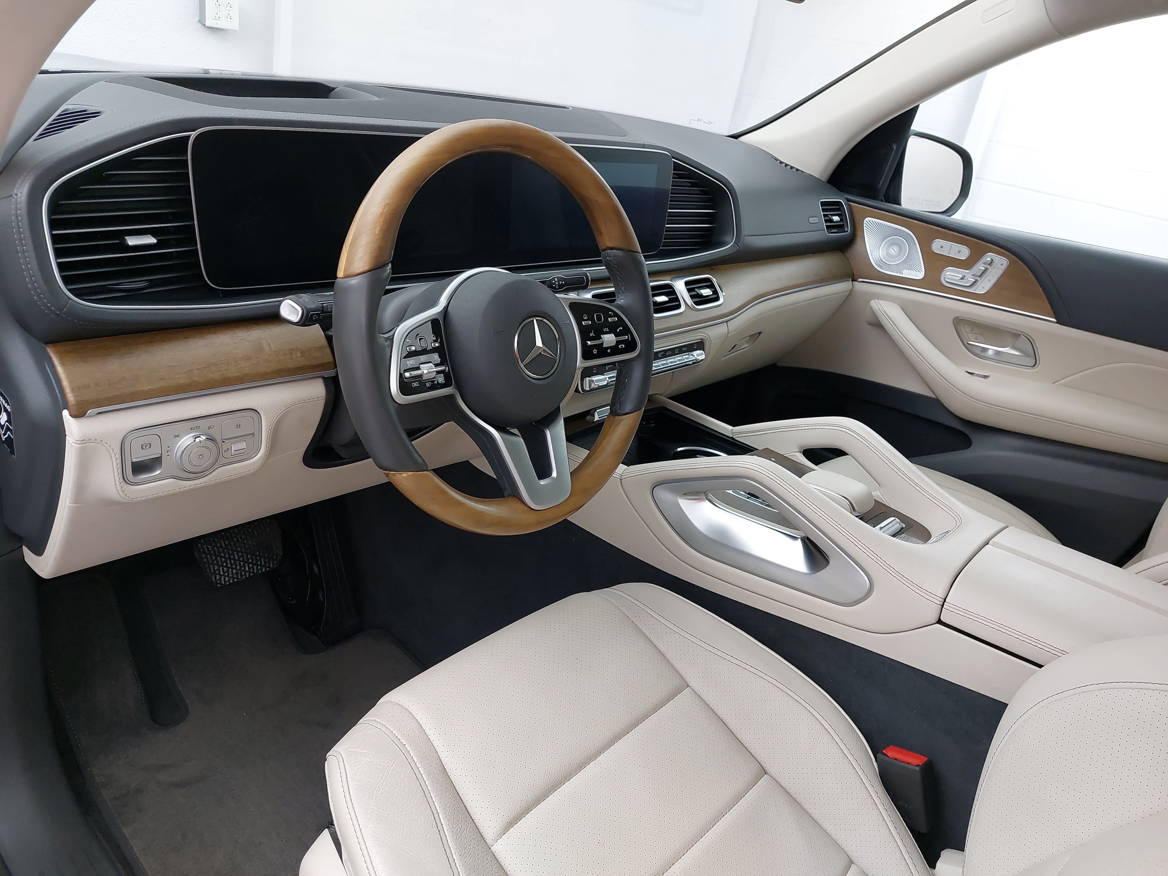 Used 2020 Mercedes-Benz GLS 450 4MATIC image 4