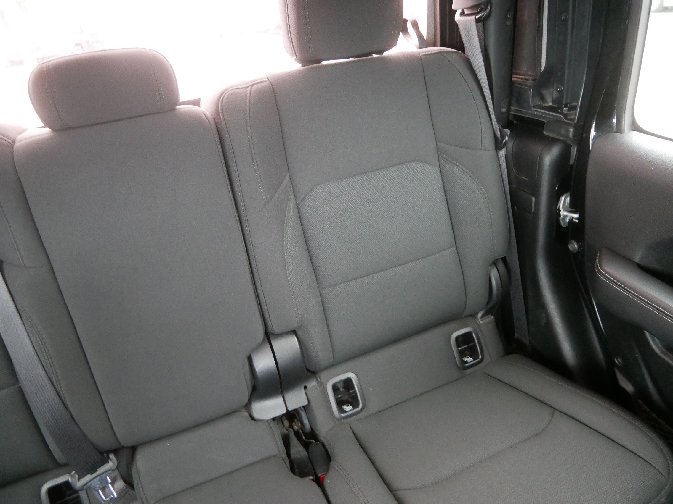 Used 2022 Jeep Gladiator Overland w/ Cold Weather Group image 14