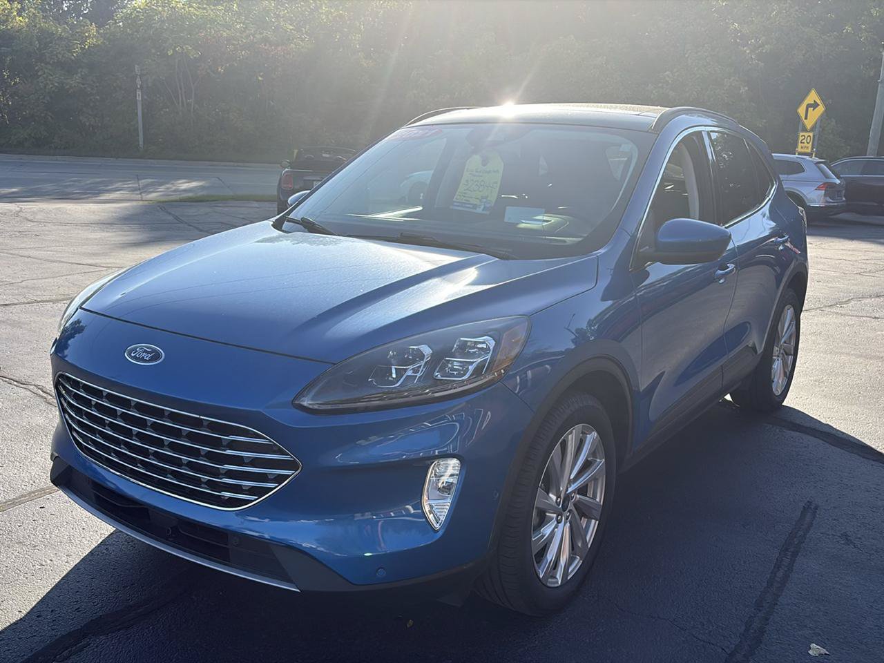 Used 2021 Ford Escape Titanium w/ Titanium Elite Package AWD/4WD image 3