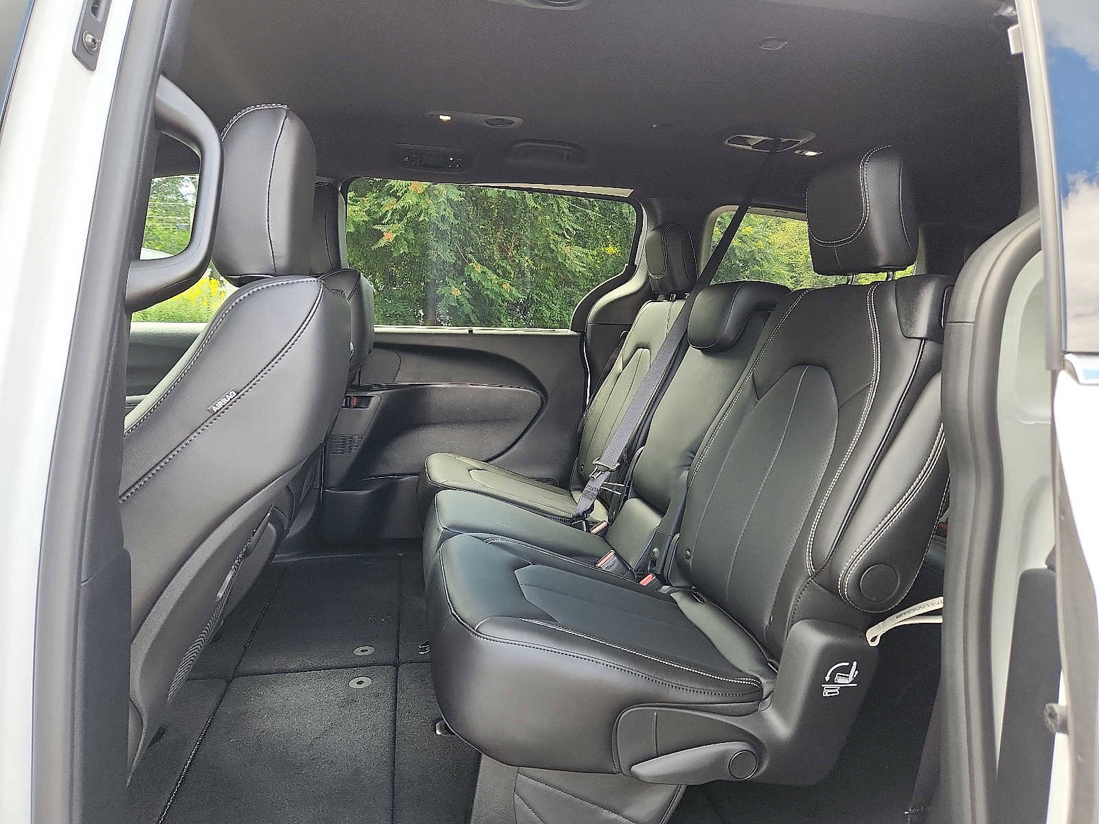 New 2026 Chrysler Pacifica Select image 6