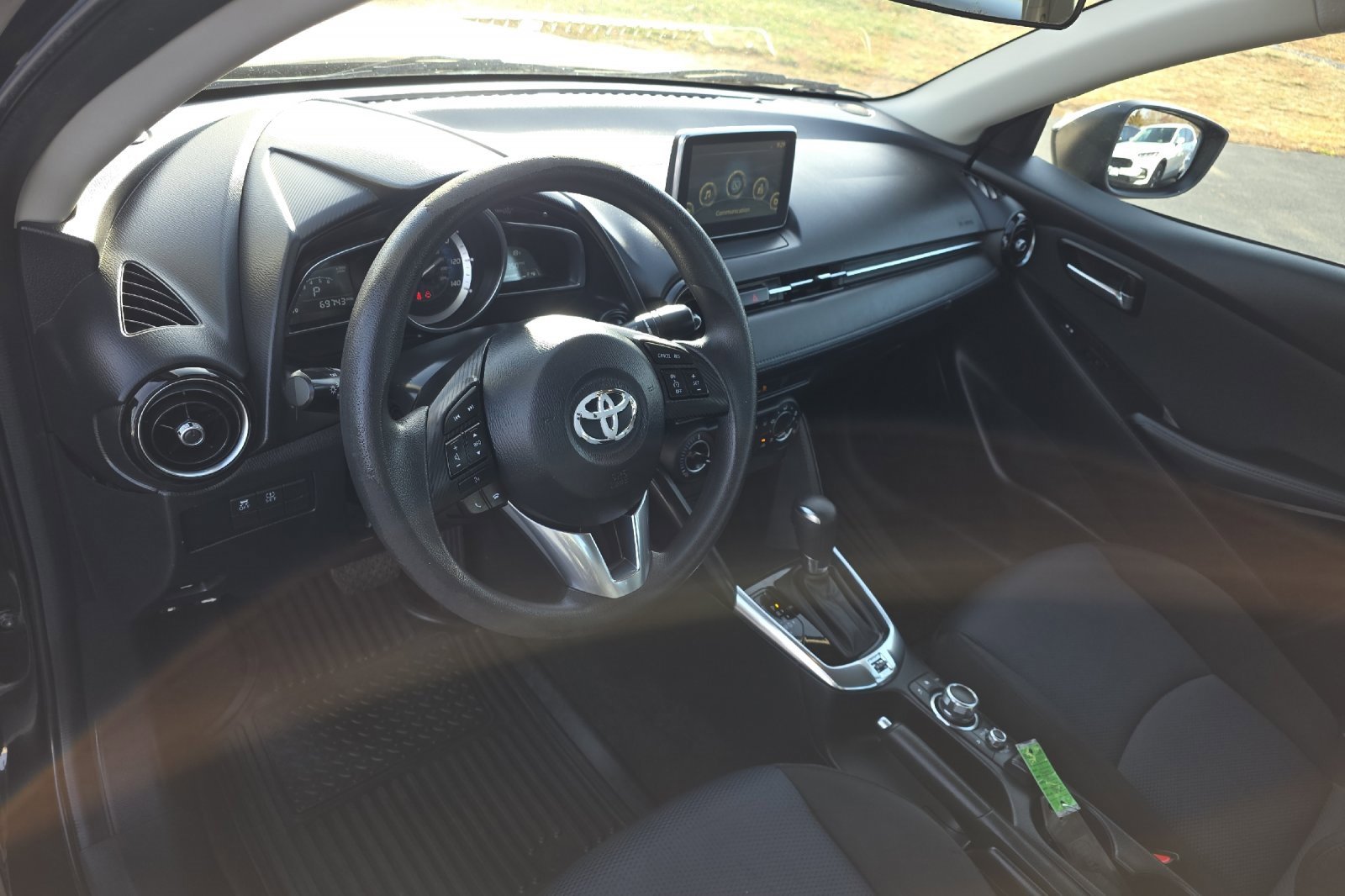 Used 2017 Toyota Yaris iA image 9