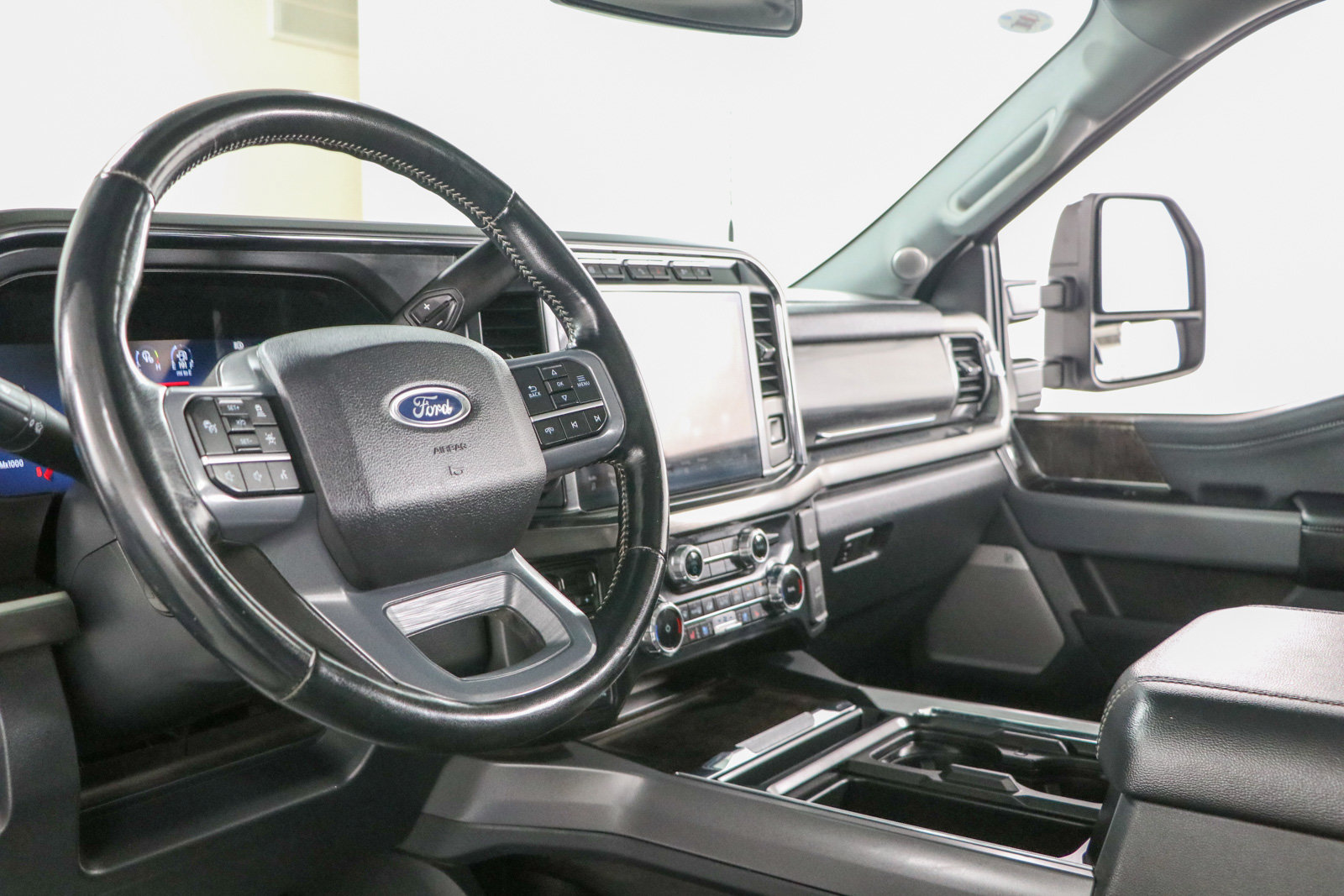 Used 2024 Ford F250 Lariat w/ Lariat Ultimate Package AWD/4WD image 25