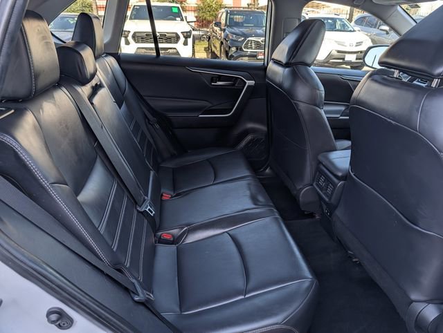 Used 2020 Toyota RAV4 XLE Premium image 31