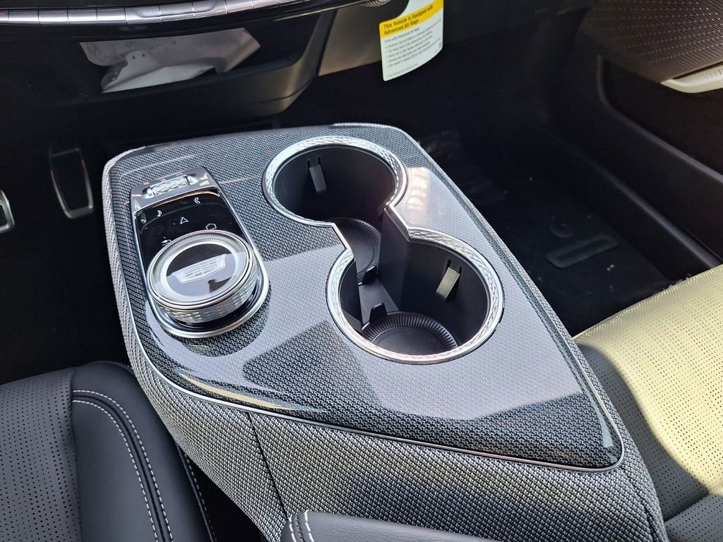 New 2025 Cadillac Optiq Luxury 2 image 13