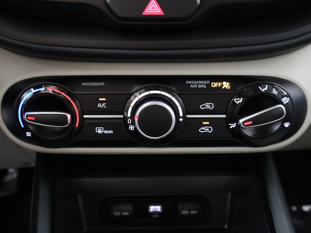 Certified 2023 Kia Soul LX w/ LX Technology Package FWD image 44