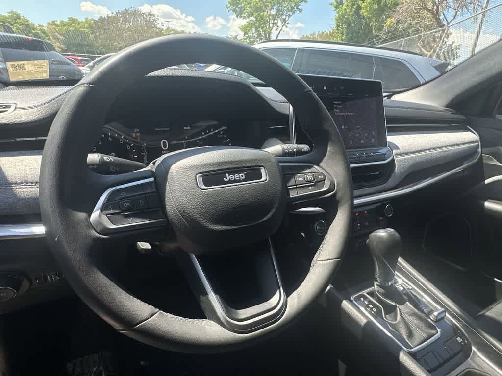 Used 2023 Jeep Compass Latitude image 13
